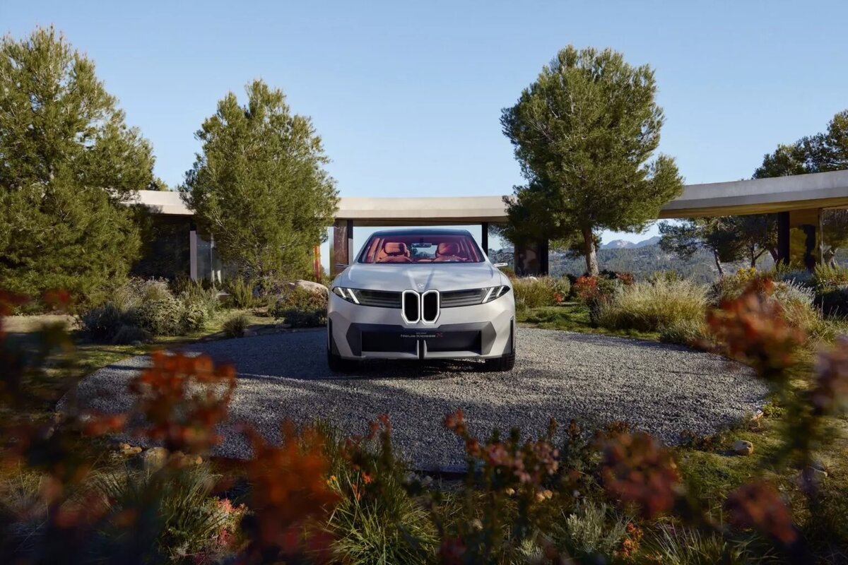 Новый по названию и философии дизайна, BMW Vision Neue Klasse X заменит iX3 в следующем году.-9