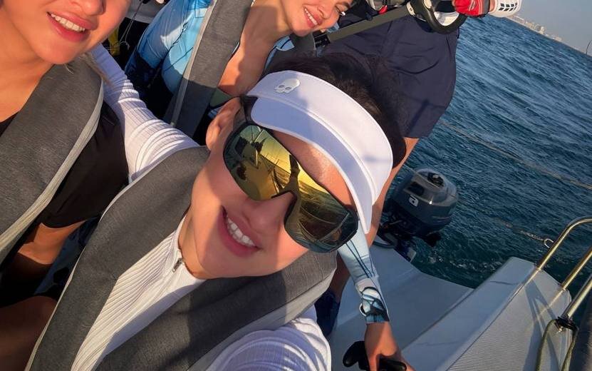    Команда экс-вице-премьера Удмуртии Эльвиры Пинчук занимает 2-е место на регате в Дубае