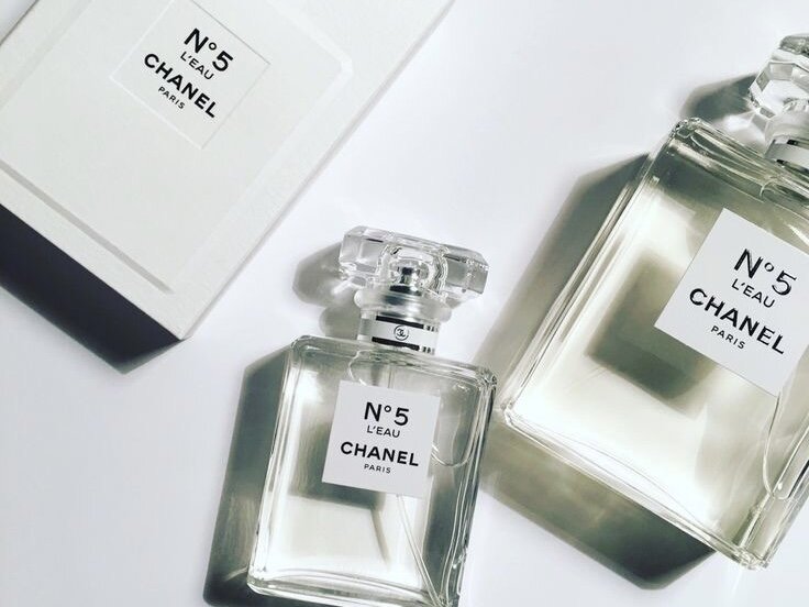 Раньше он мне казался чуть старушечим, но в 35 неожиданно «доросла» до CHANEL No 5