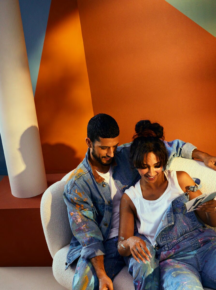 Позитивная палитра: энергичные оранжевый (FL012) и белый (FL014),
творческий синий (FL044) и игривый зеленый (FL051)