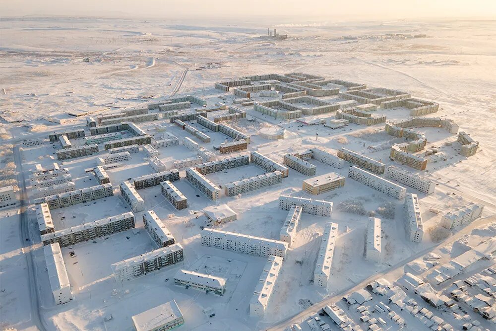   посёлок Воргашор   https://journal.tinkoff.ru/vorkuta-winter-trip/  