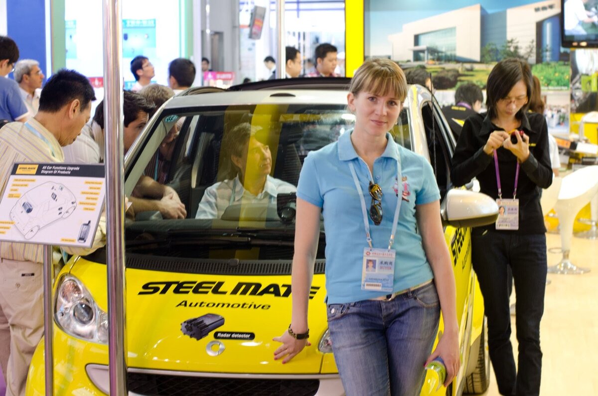 Вот такая молоденькая девочка я была, когда приехала в этот огромный мегаполис - Гуанчжоу)