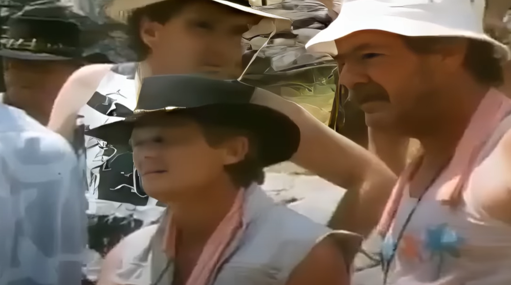 Как ни странно, но в детстве я всегда обходил стороной фильм "Крокодил Данди" (1986). Как-то не впечатляли меня все эти австралийские штуки.-11