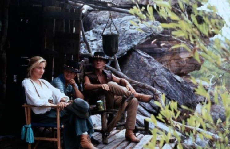 Как ни странно, но в детстве я всегда обходил стороной фильм "Крокодил Данди" (1986). Как-то не впечатляли меня все эти австралийские штуки.-2