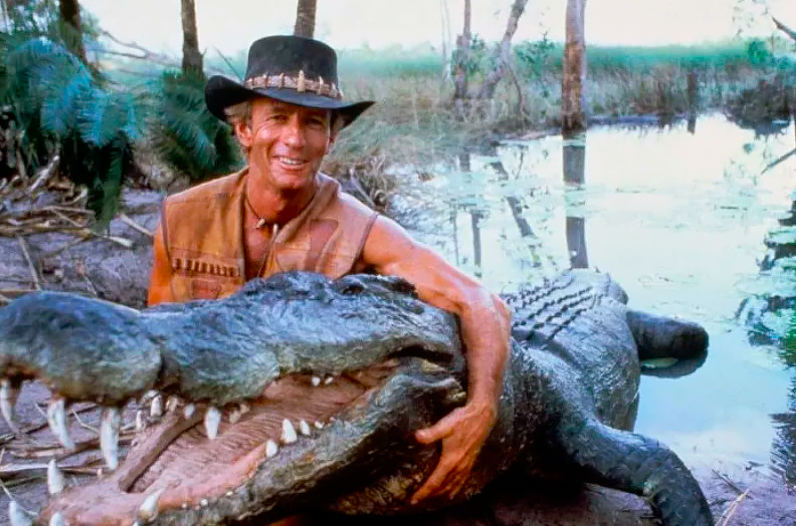 Как ни странно, но в детстве я всегда обходил стороной фильм "Крокодил Данди" (1986). Как-то не впечатляли меня все эти австралийские штуки.-7
