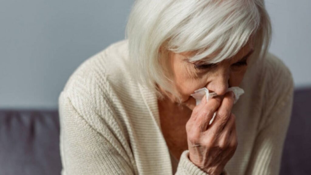 женщина плачет