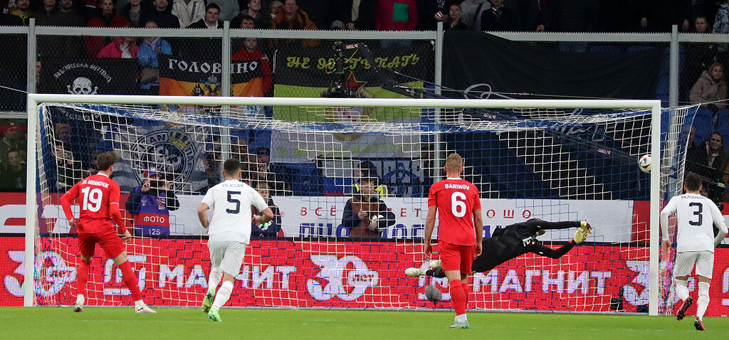 Антон Миранчук забивает пенальти. фото: картинки  яндекса.