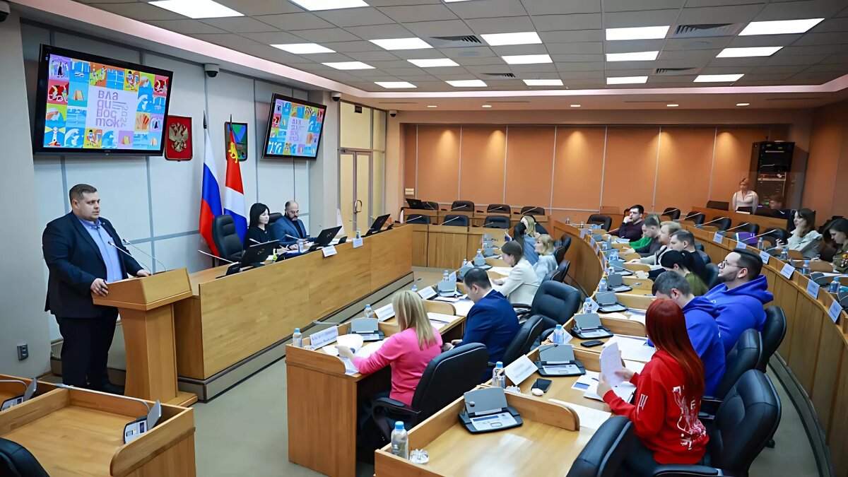     Глава Владивостока Константин Шестаков рассказал о планах на 2024 год. Город, который титулован Молодёжной столицей, организует интересные события для жителей.