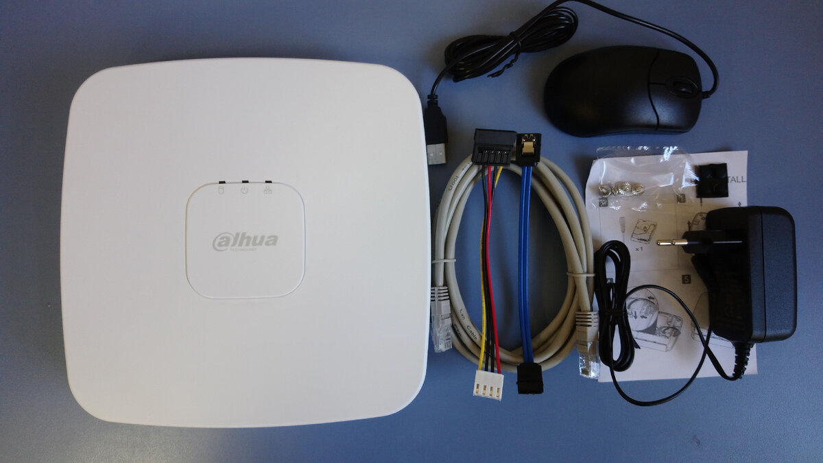 Комплектация. Есть всё для начала работы, кроме жёсткого диска.