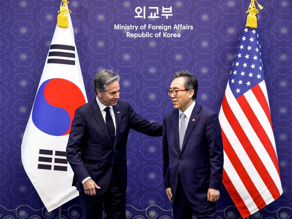    Госсекретарь США Энтони Блинкен и министр иностранных дел Южной Кореи Чо Тхэ Юль на саммите за демократию в Сеуле© AP Photo / Evelyn Hockstein