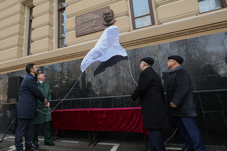    На стене Казанского государственного аграрного университета открыли мемориальную доску в честь Ахмадуллы Газизуллина