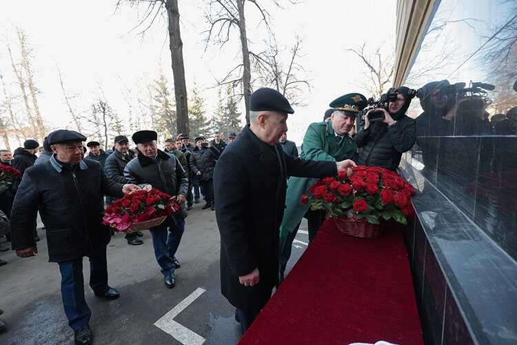    Минниханов-старший и Газизуллин плотно общались не только во время учебы, но и после