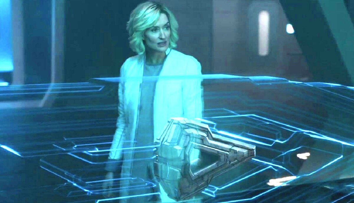 Я знал, я знал что в Голливуде еще осталась тётя Наташа "здорового человека" - Наташа Макэлхоун! А то при взгляде на сегодняшнюю Наташу Хенстридж такая уверенность уже пропадала.