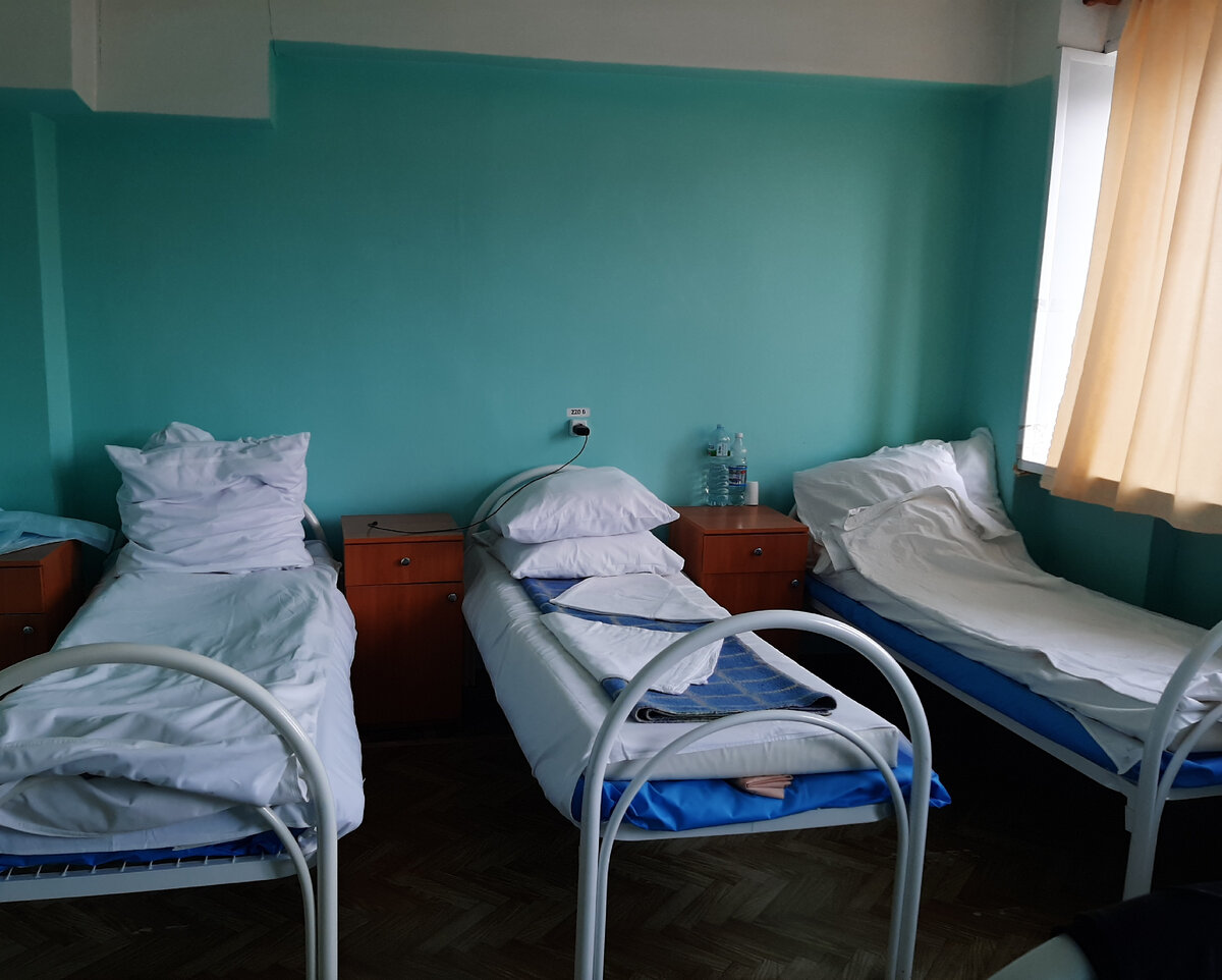 Загремела на скорой помощи, обычная больница, 6-ти местная палата. Больница переполнена, огромный поток больных... Фото автора