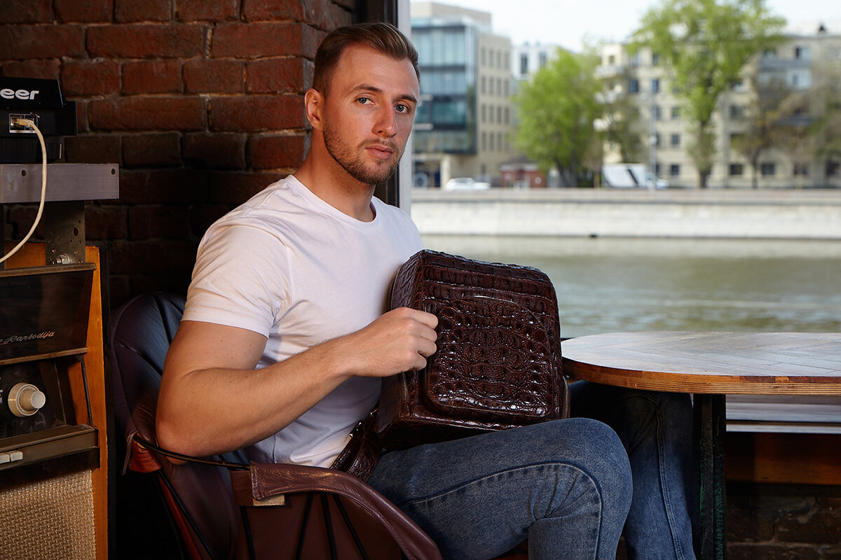 Вместительный рюкзак из кожи крокодила от Exotic Leather