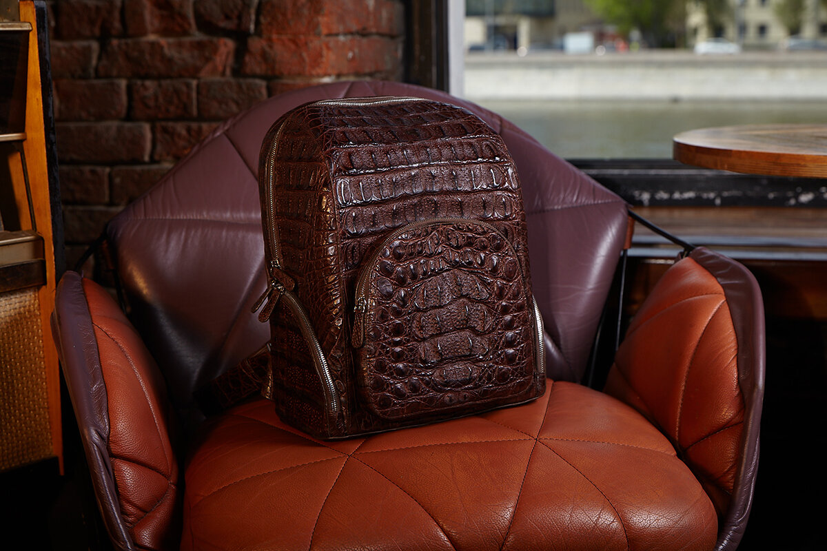 Вместительный рюкзак из кожи крокодила от Exotic Leather