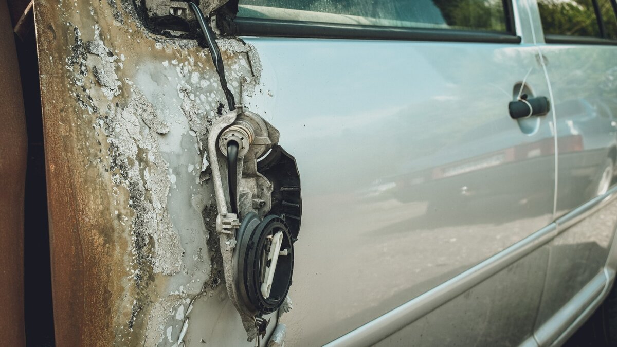     Полыхающий автомобиль ехал в сторону Партизанска. К счастью, его быстро успели потушить.