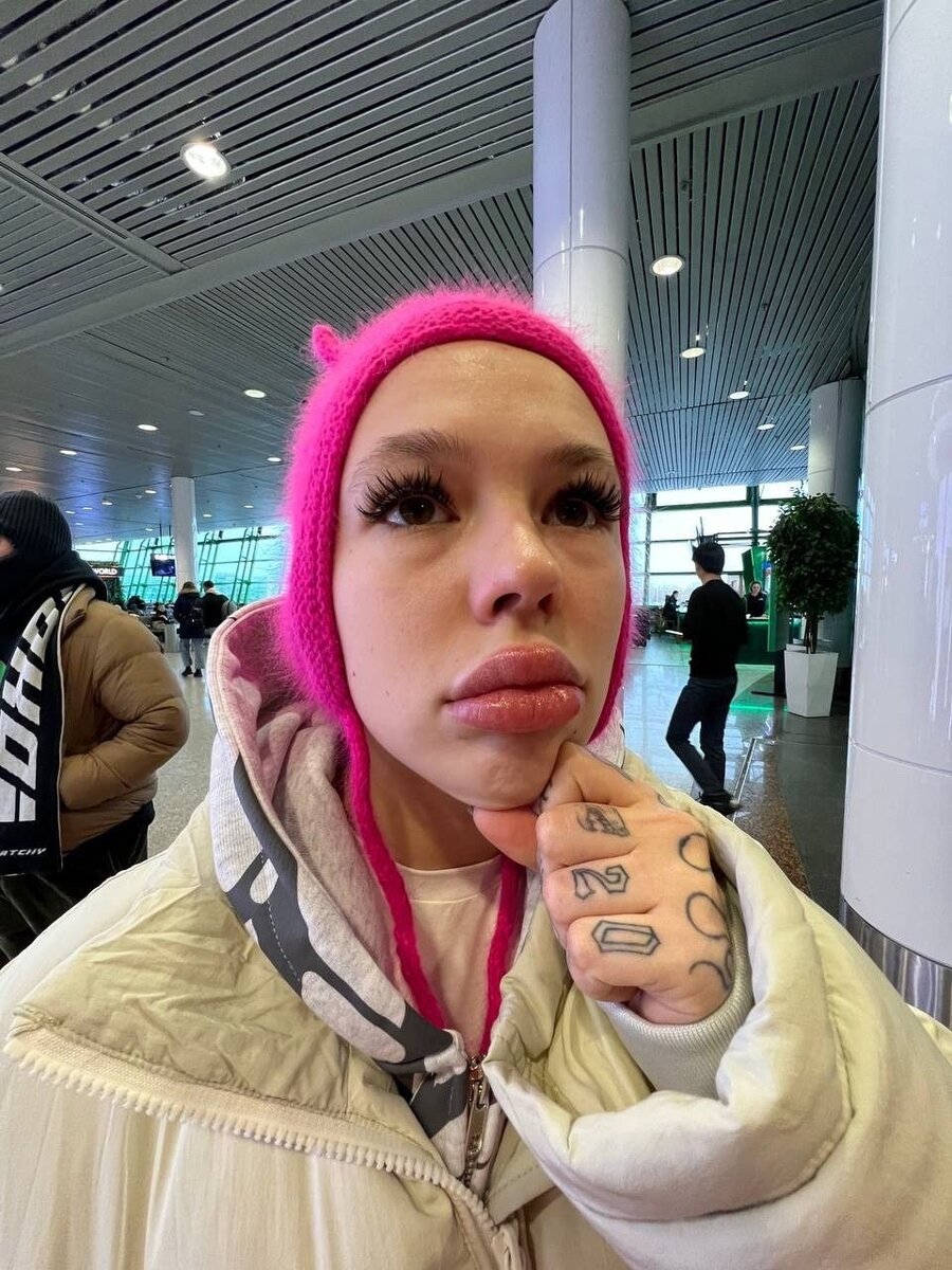 Дарья Зотеева из Тобольска - известная певица и блогер. Она называет себя "Инстасамка". Фото из "ВКонтакте".