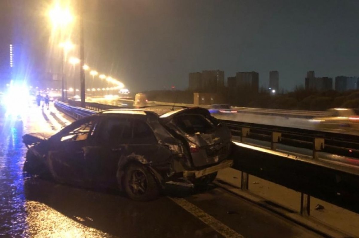   Два пассажира Chevrolet насмерть разбились в ночном ДТП на КАД Петербурга