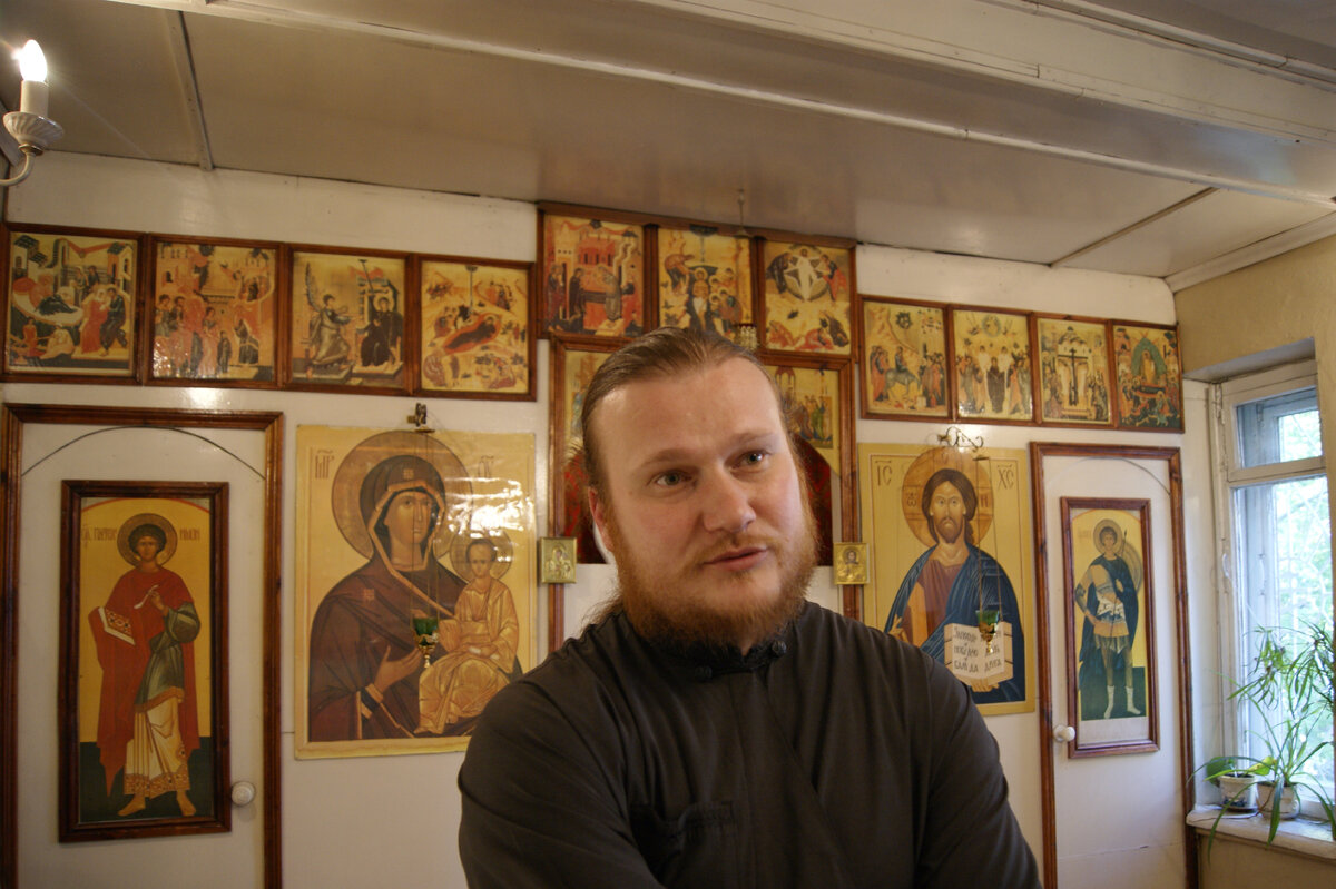 Иерей Андрей Ковшевный (1979) - настоятель Храма святителя Луки Крымского в Челябинске.