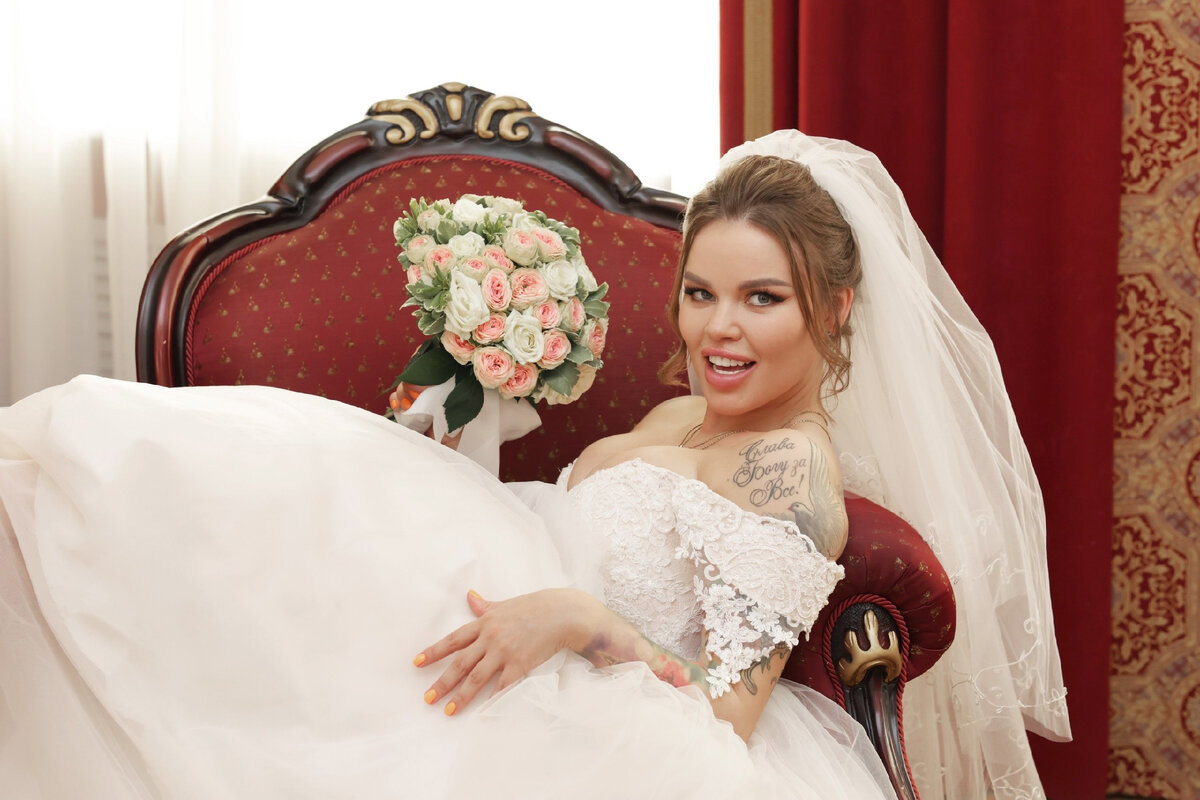 Олеся Малибу в сентябре 2023 года вышла замуж, но уже оформила развод. Фото: vk.com/monashkaoo