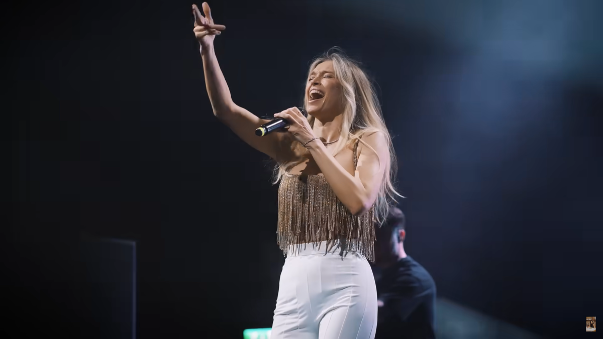 Фото: youtube-канал "ДИНАРА САТЖАН"
