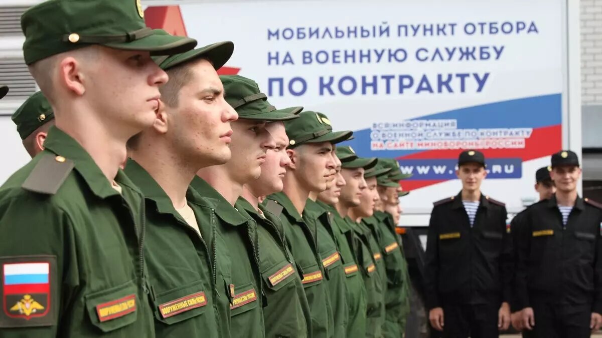     Мэрия Новосибирска запросила у управляющих компаний списки с должниками по коммуналке для «содействия военкоматам» по набору контрактников. Вербовать контрактников в последнее время начали практически из всех уязвимых категорий граждан. Кому стоит приготовиться?