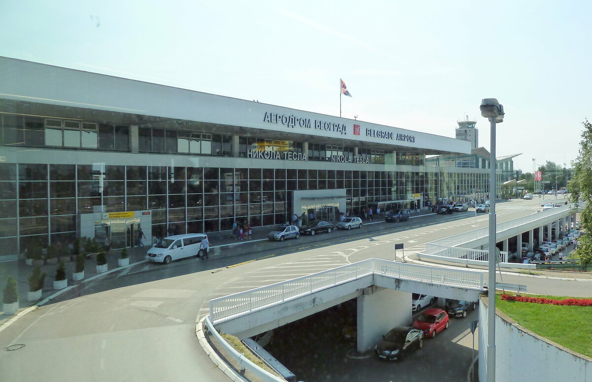 Самый простой способ добраться до аэропорта Белграда из центра города — воспользоваться шаттлом А1 или городским автобусом 72. Фото: Acropolisx / Яндекс Карты