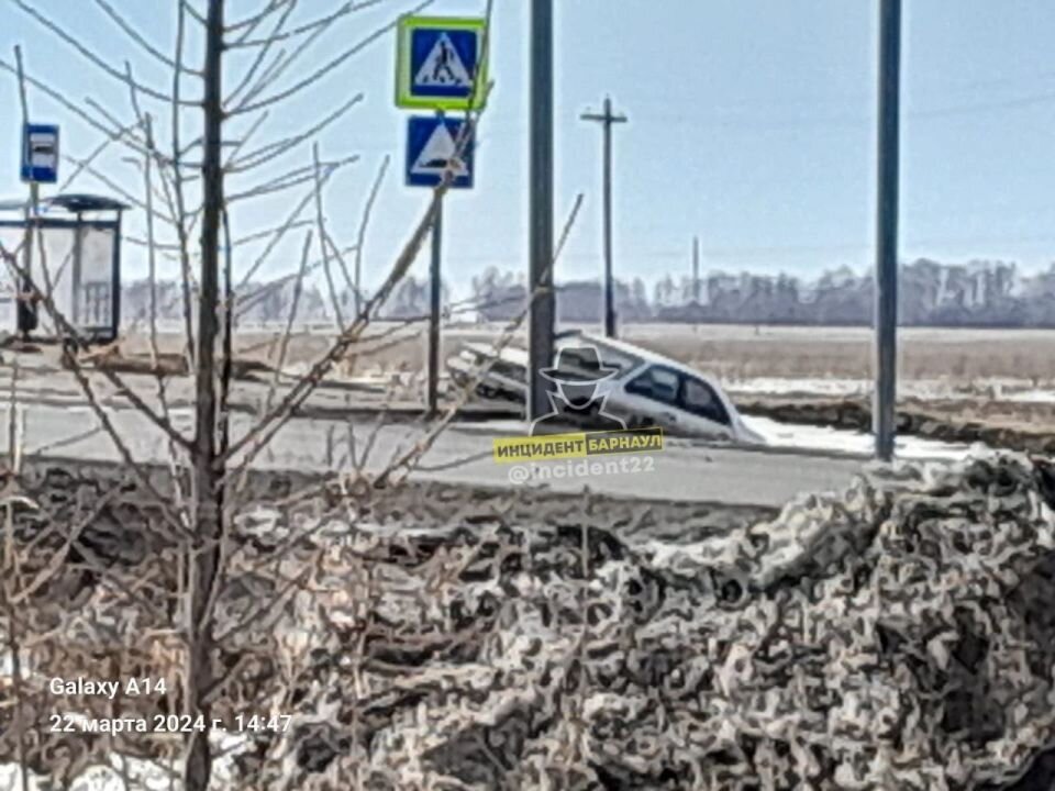    ДТП в Лесном. Источник: "Инцидент Барнаул"