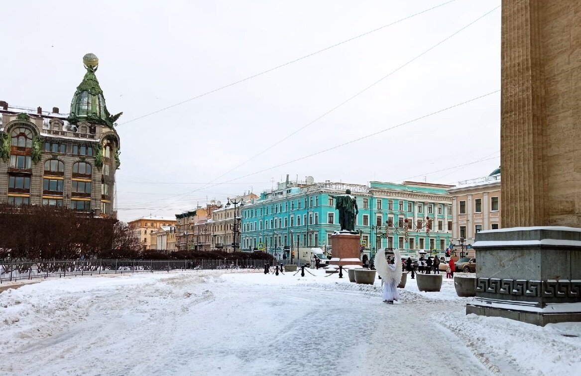 Одинокий ангел Петербурга, фото автора.