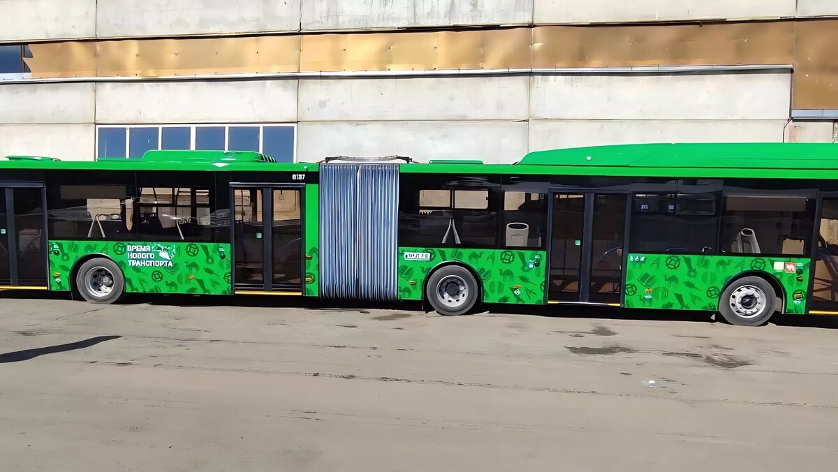     В пятницу, 22 марта, в Челябинске вывели на линию первые автобусы особо большого класса, а горожане уже делятся в соцсетях своими пожеланиями по поводу маршрутов, на которых они хотели бы видеть «гармошки».