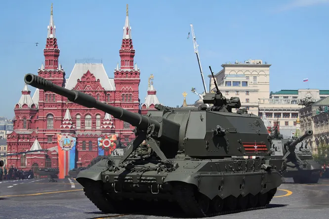 Знаменитая «Коалиция-СВ» создана на основе танка. Именно «Т-90» стал отправной точкой в проектировании 152-мм артиллерийского комплекса 2С35. Вариант «Коалиции-СВ» с колесами безукоризненно отвечает запросам современных вооруженных столкновений. 