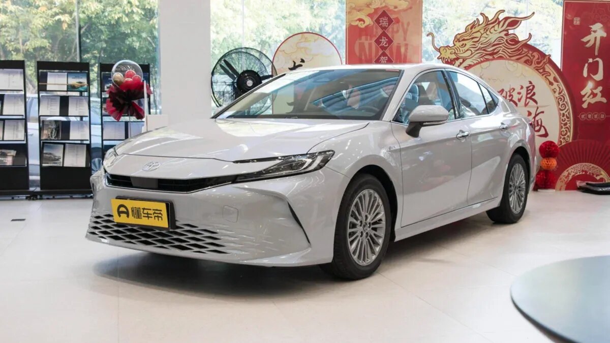 Новую Toyota Camry начали продавать в России: известны цены | Журнал  Авто.ру | Дзен