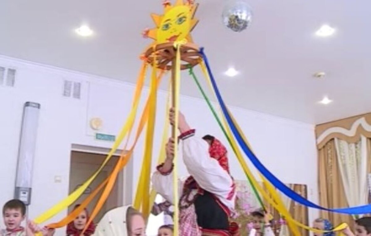    В курском детсаду №9 детей познакомили с праздником "Жаворонки"