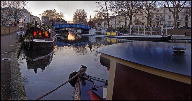 1.  London. Little Venice. Слева кафе на барже. Фото авторское ©