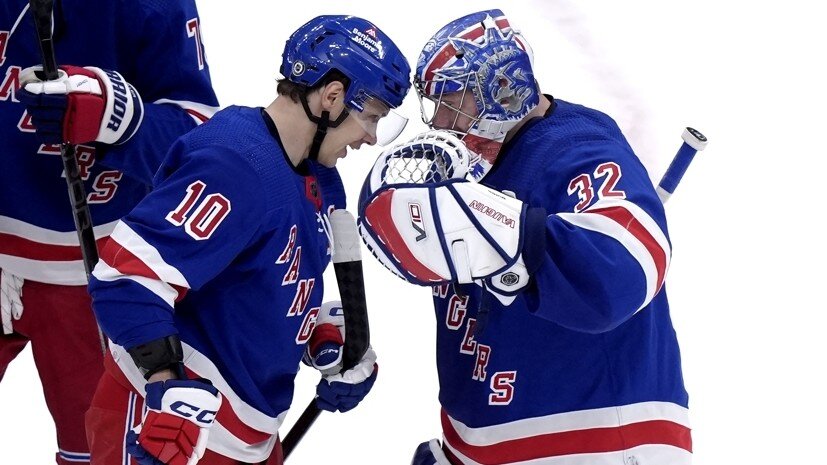     Хоккеисты «Рейнджерс» Артемий Панарин и Джонатан Куик AP Steven Senne