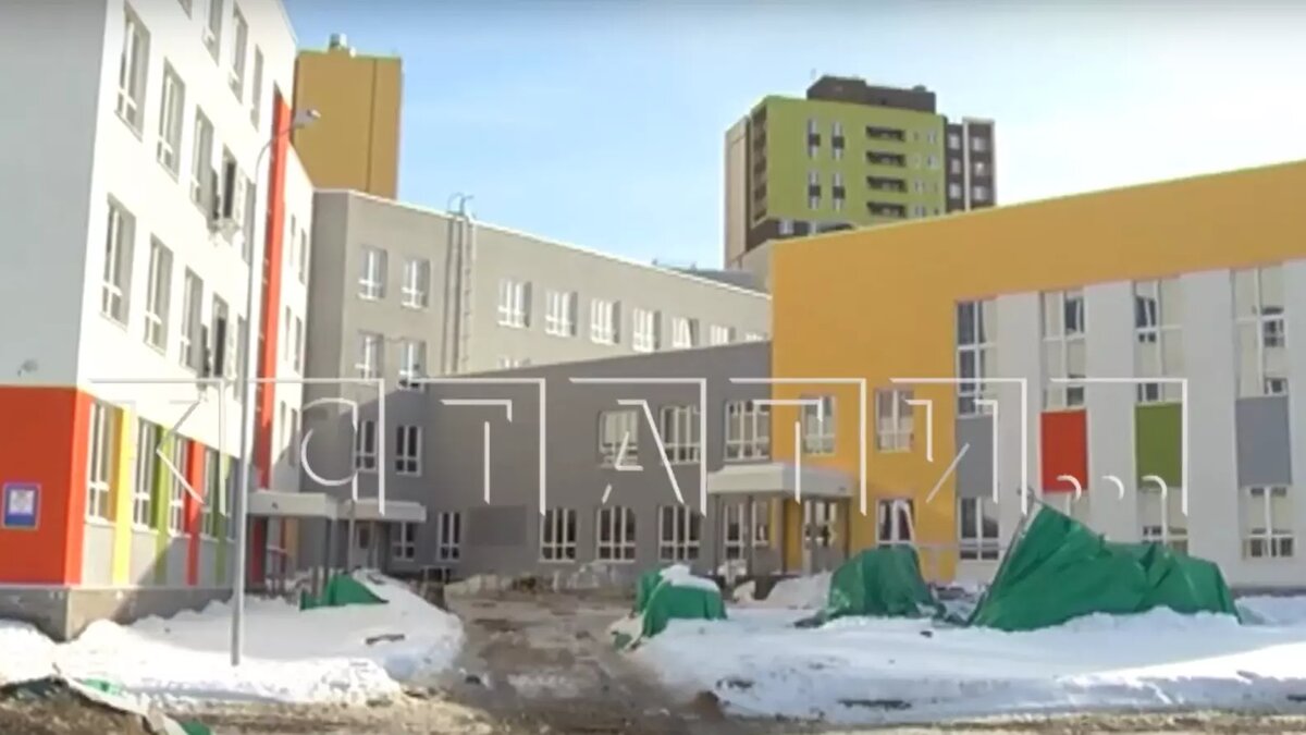     Сроки окончания строительства школы №36 в нижегородском ЖК «Новая Кузнечиха» снова сорваны. Предварительно, уже в шестой раз. Об этом сообщается в сюжете «Кстати».