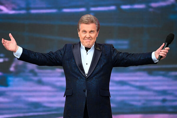 Певец Лев Лещенко на праздничном концерте, посвященном Дню России, на Красной площади в Москве, 2021 год / Рамиль Ситдиков/РИА «Новости»