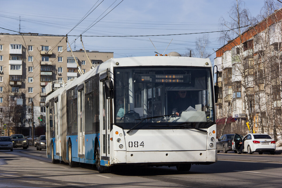 В Дзержинске на 5 маршруте гоняет по-настоящему последняя гармошка в истории завода "Тролза"