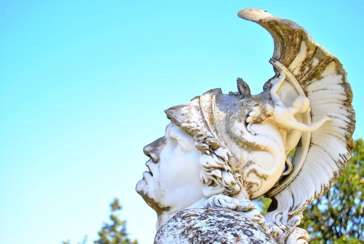 Фото: sky-flower-monument-statue-greek-ancient-621771-pxhere.com