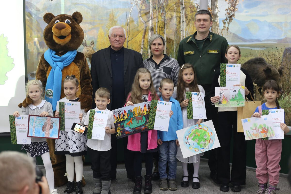 В Красноярске наградили победителей конкурса рисунков «Лес глазами детей» |  Газета «Рабочий» в Сосновоборске | Дзен