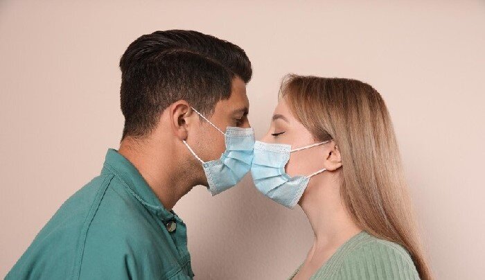 Инфекционный мононуклеоз называют "поцелуйной болезнью"
