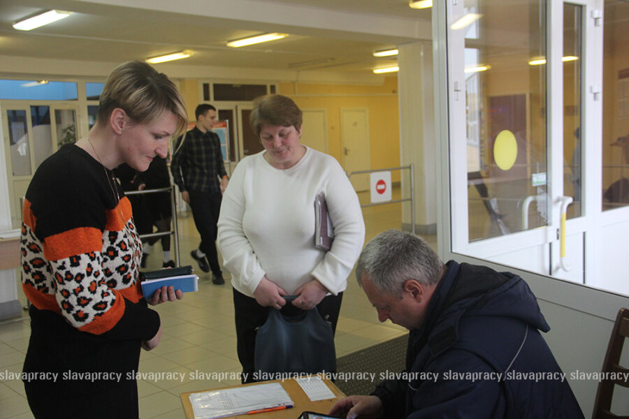     В гимназии № 1 г. Копыля состоялась подписка на районную газету "Слава працы"