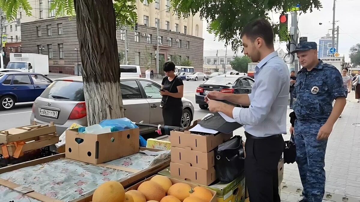     В Ростовской области вынесли приговор бывшему сотруднику управления по борьбе с коррупцией, который брал взятки за «крышу» от предпринимателей, подробности рассказали в пресс-службе УФСБ региона.