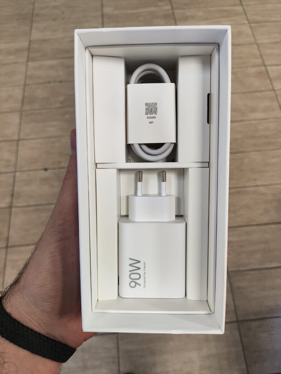 Комплектный Б/П 90W и кабель USB - type c