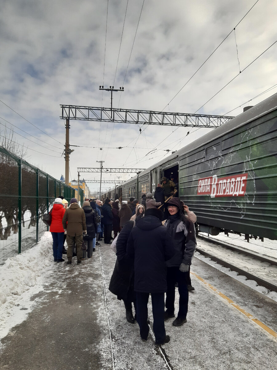 22 марта в Томске побывал агитационный поезд Минобороны России «Сила в правде».-15