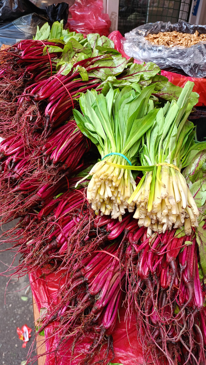 Вот она - свекольная ботва, пироги с которой невероятно вкусны