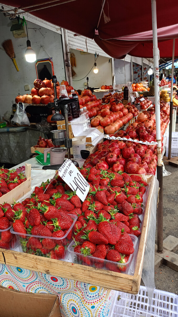 клубника в шоколаде владикавказ. домашняя клубника. урожай клубники. клубника на рынке в турции. земляника садовая fragaria/pineberry ananassa monterey br a.
