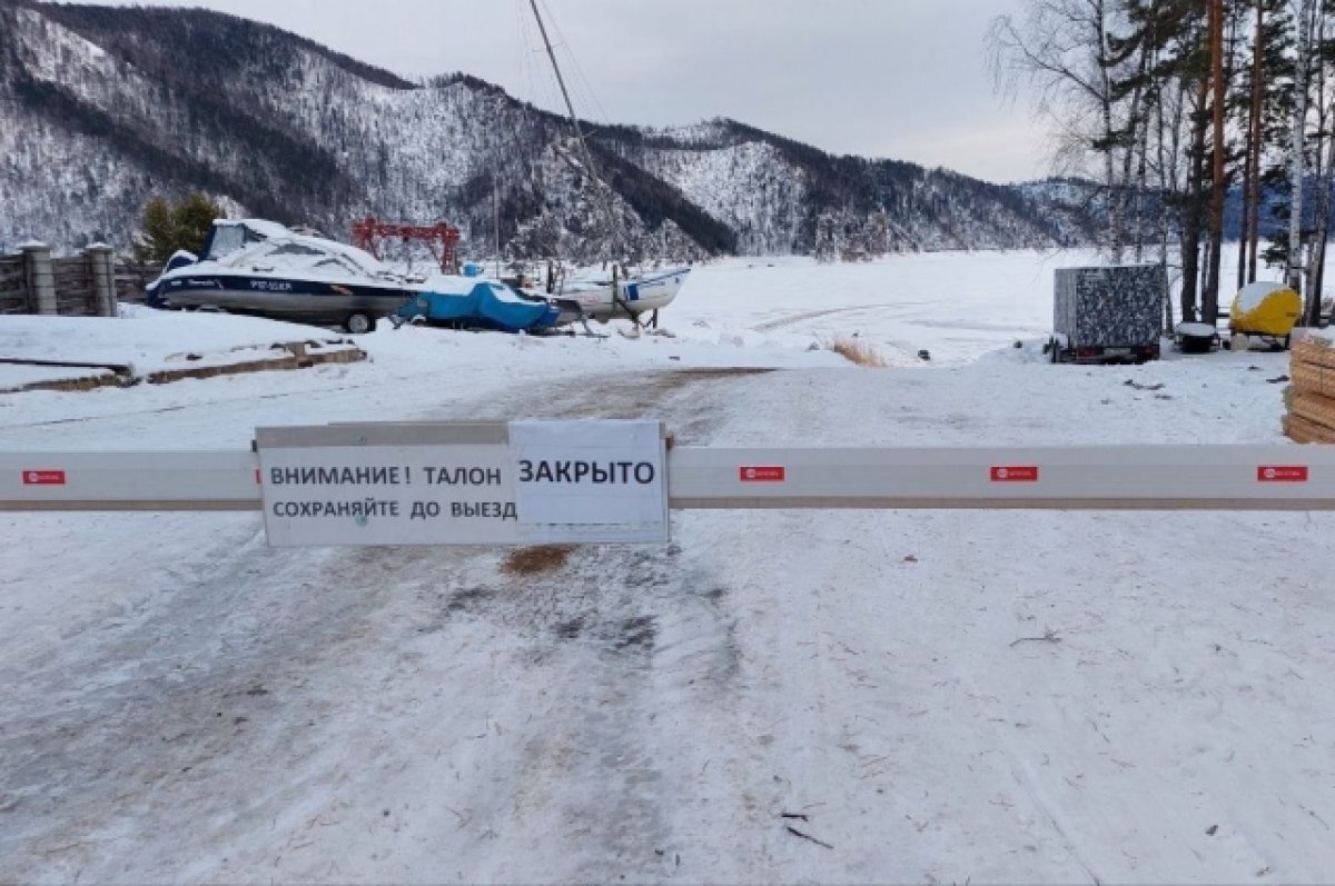    На Красноярском водохранилище закроют все выезды на лёд из-за потепления