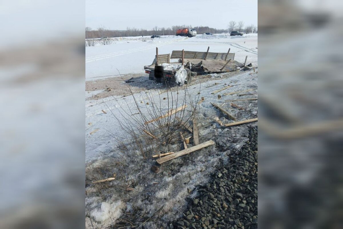    Поезд Орск-Москва протаранил грузовик «КамАЗ». Никто не пострадал Андрей Севостьянов